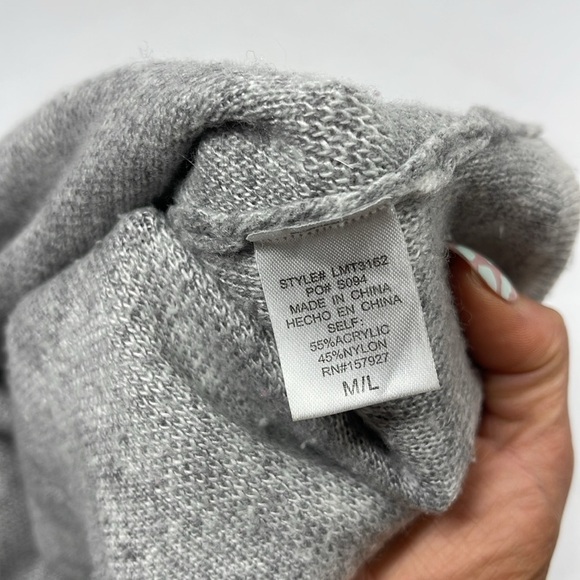 la miel Womens Gray Animal Print V-Neck Sweater Size M/L - Picture 5 of 7